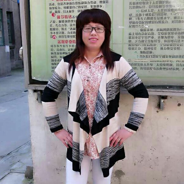 陈招英的照片