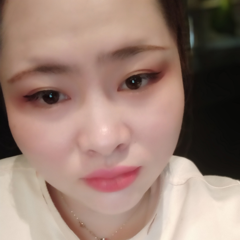 能干浅吻青衫的照片