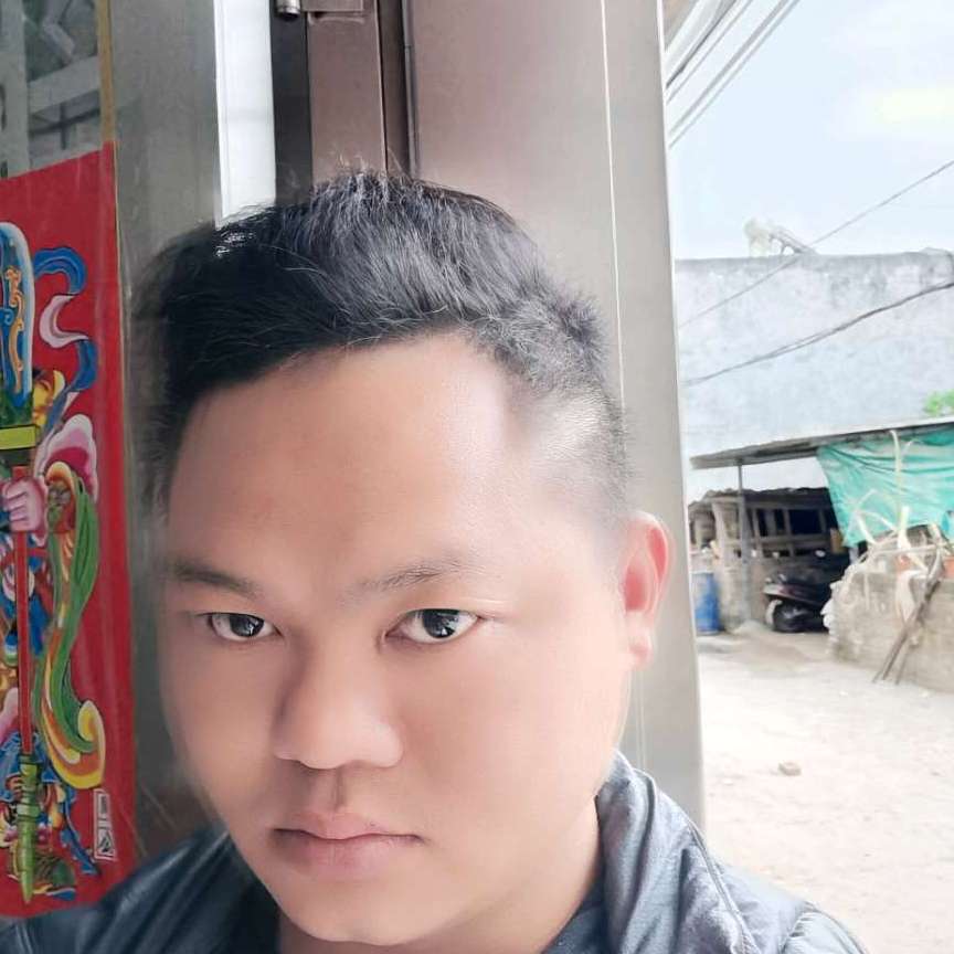多情闻锁的照片