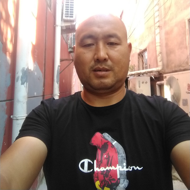 板凳倾心光亮的照片