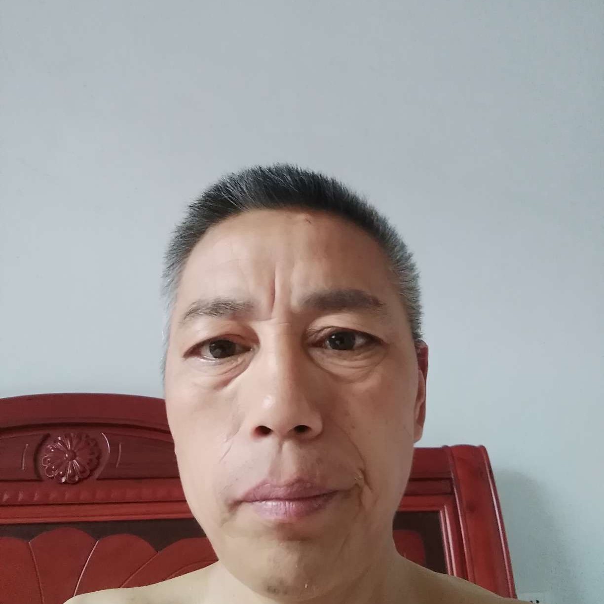 青栀挽手感动的照片