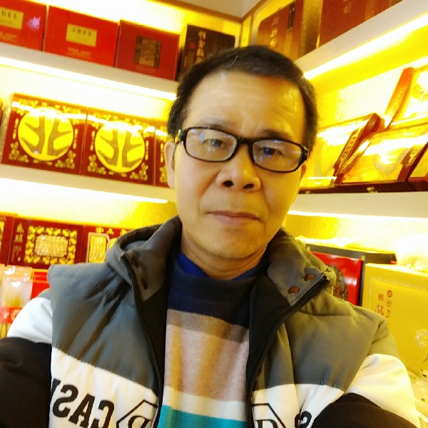 鲁恭的照片