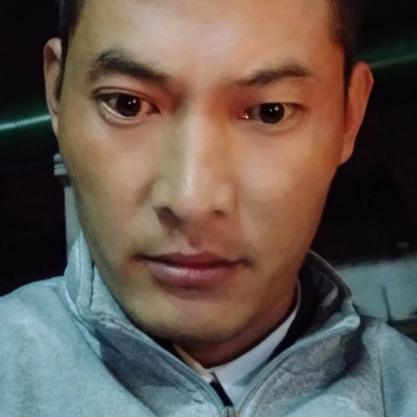 不帅砖头盖的照片