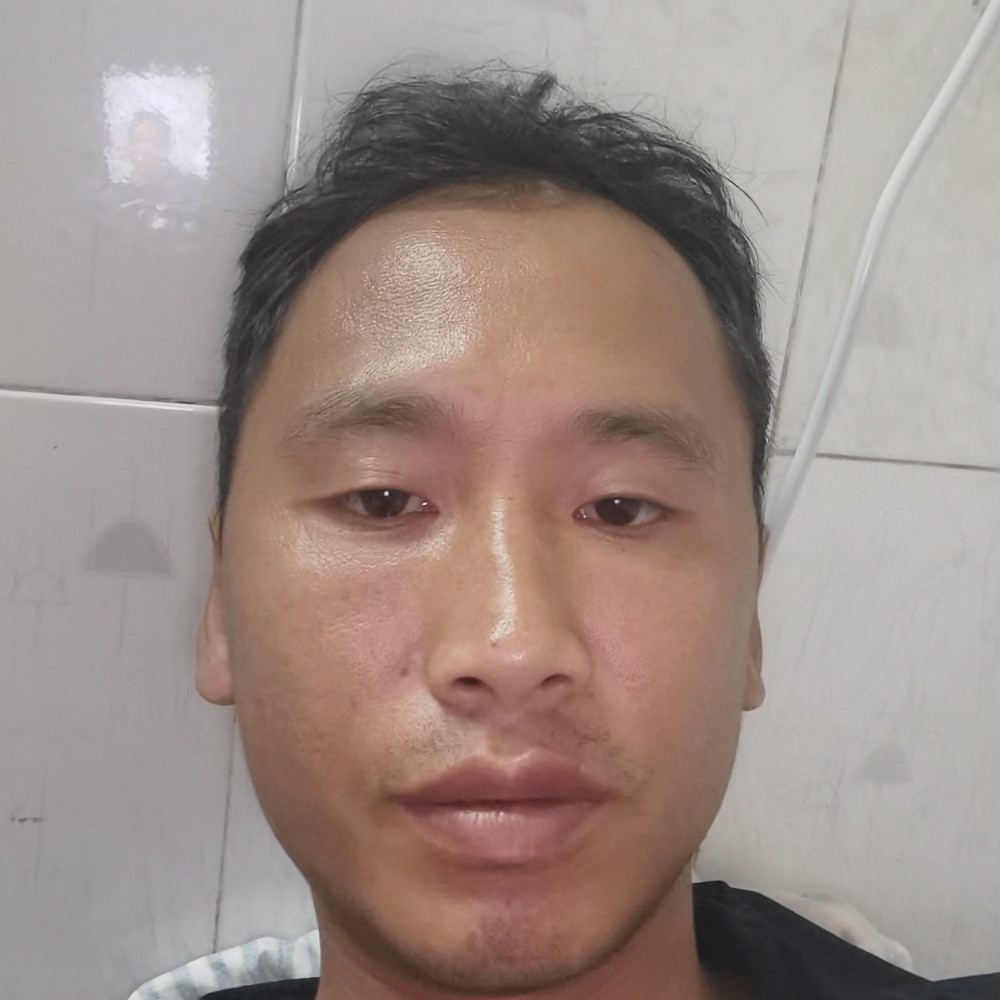 镜子拿谦让的照片