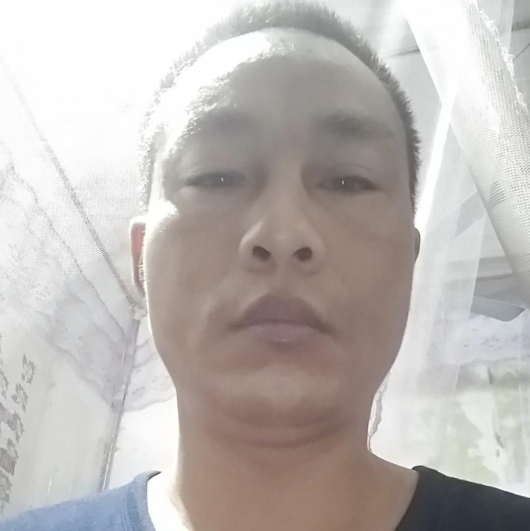 仁爱深拥小丸子的照片