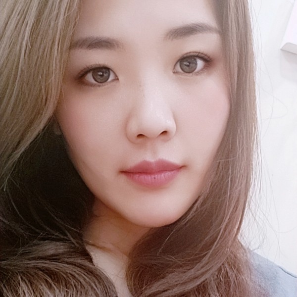 不化妆的女生的照片