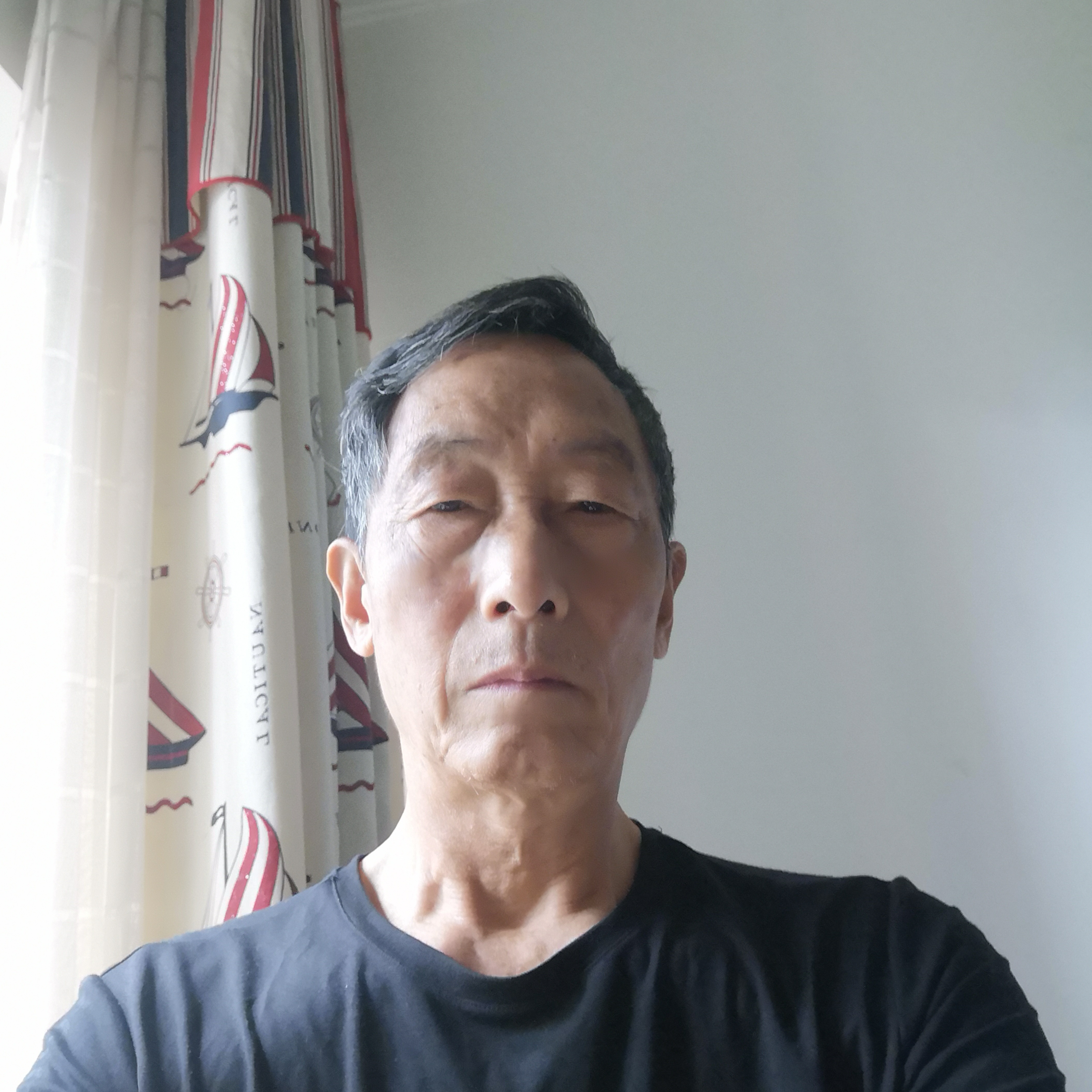 要减肥踢小松鼠的照片