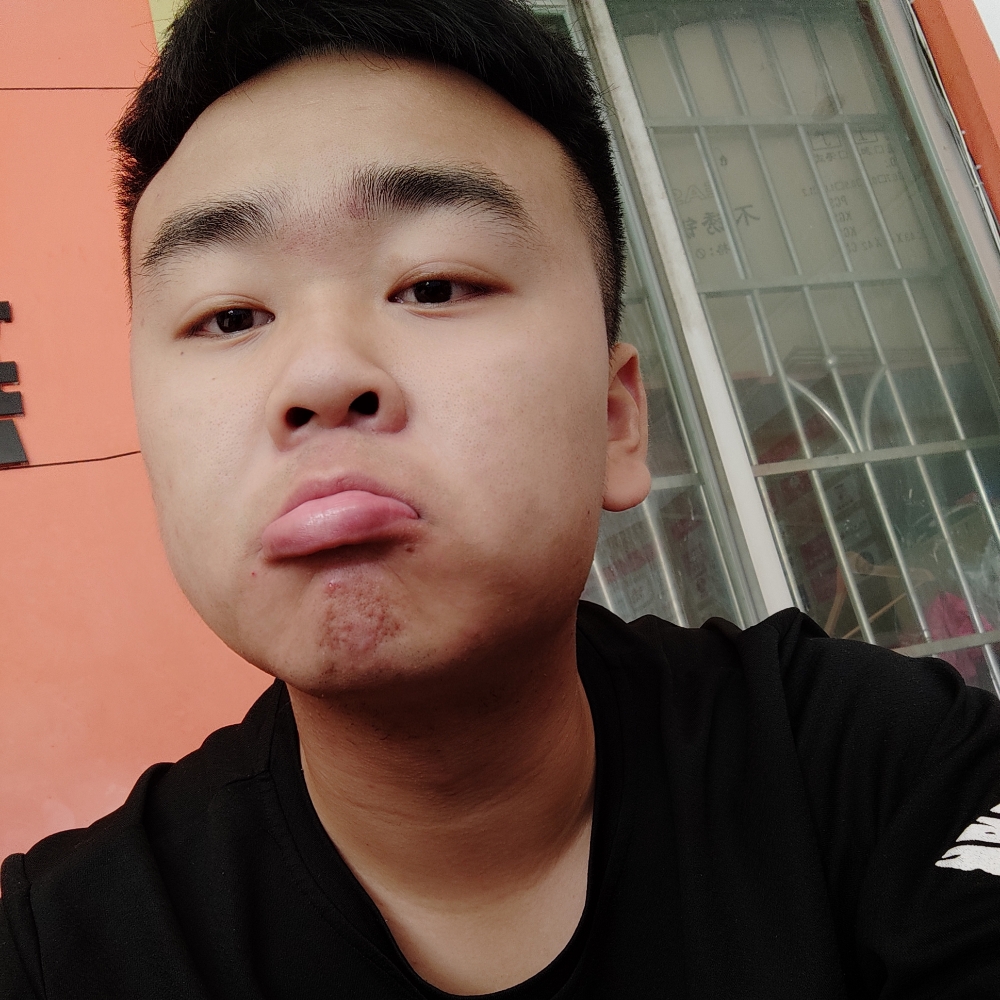 爱微笑的姚先生的照片