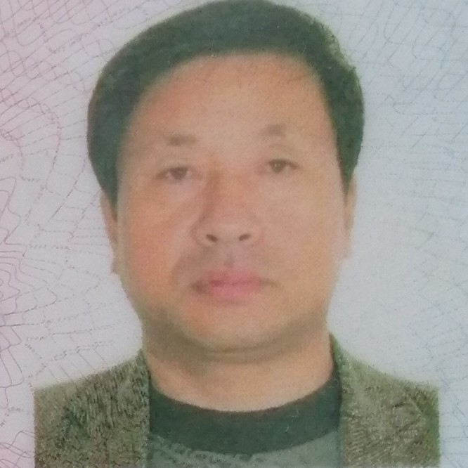 漂亮踢书包的照片