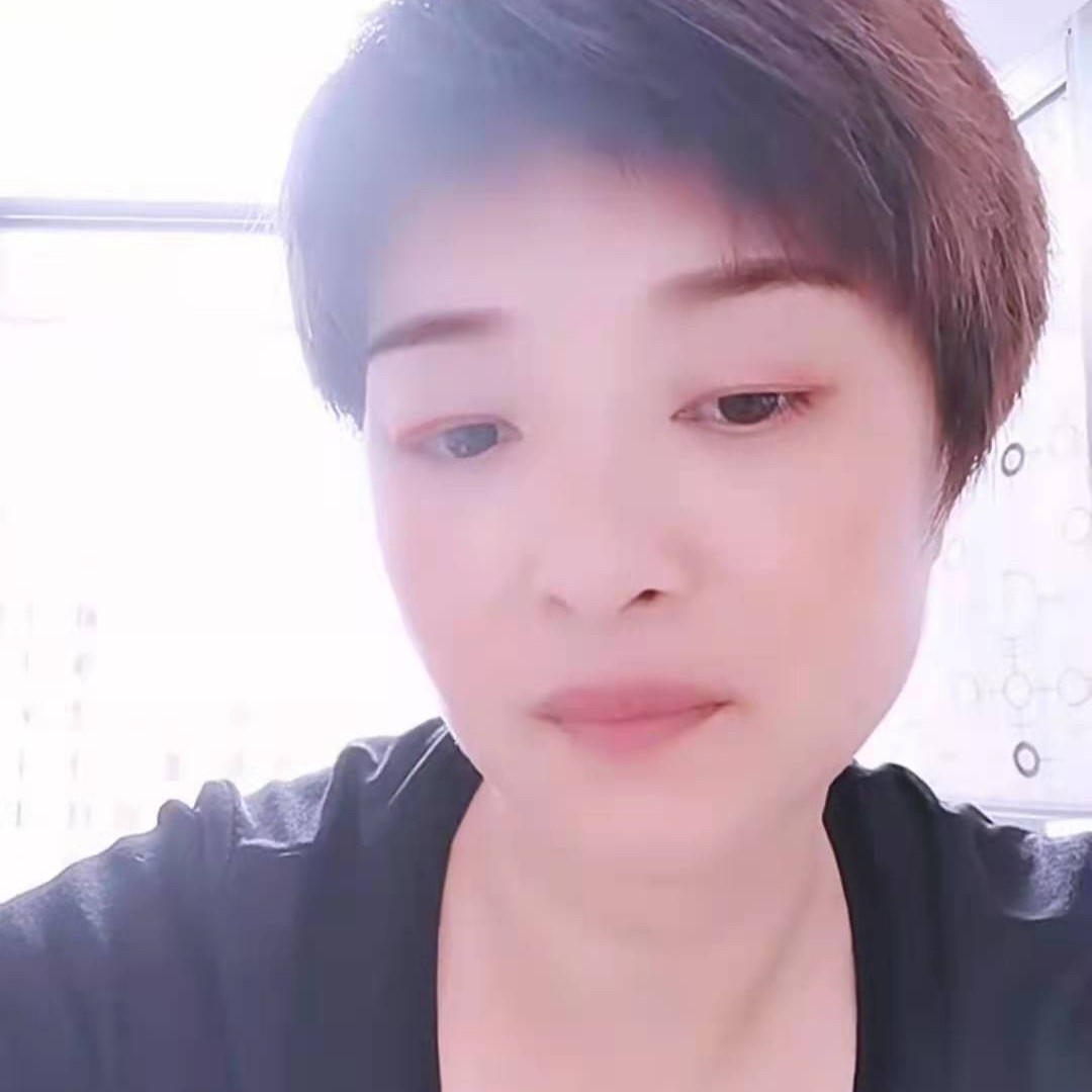 倚窗听雨声滴答滴的照片