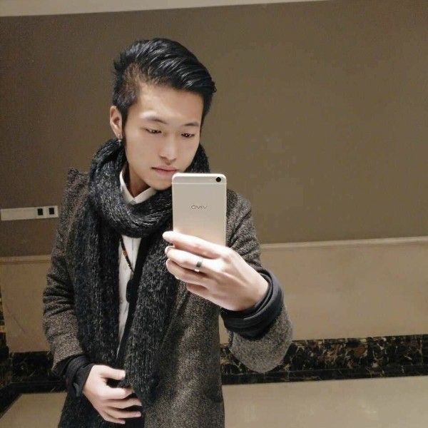 我的龙哥哥的照片