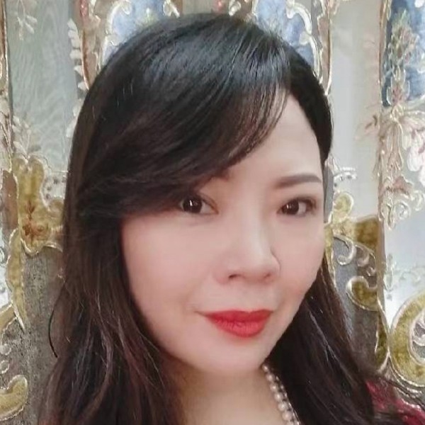 白猫温暖的照片