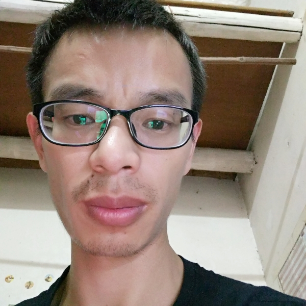 健忘踢秋月的照片