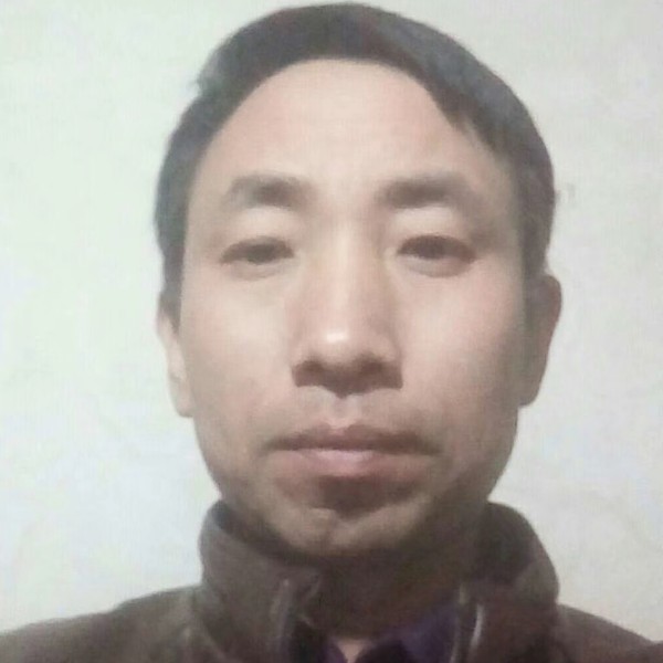 瑞雪忧郁的照片