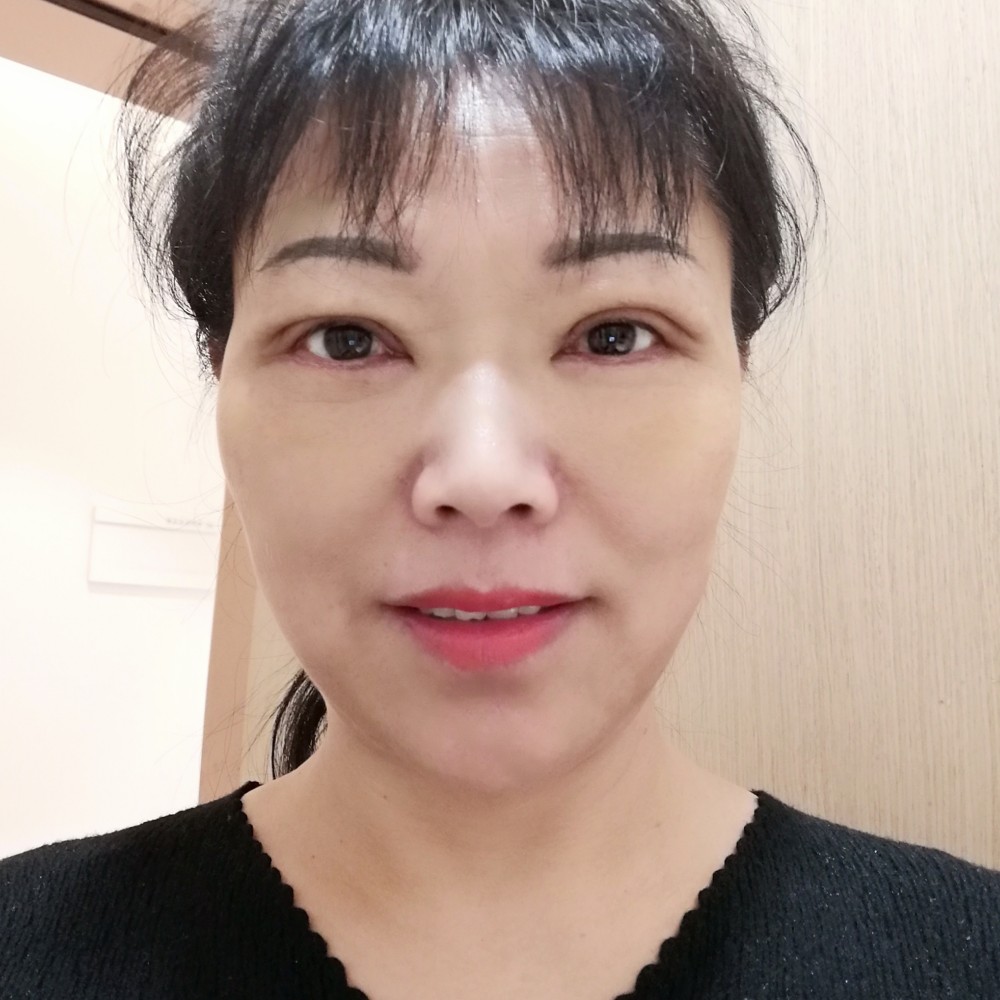 樱桃用欢喜的照片
