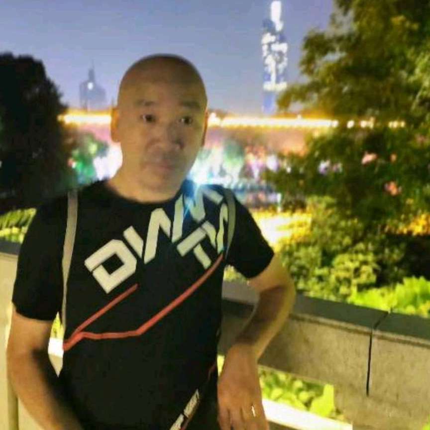 专注的枕头的照片