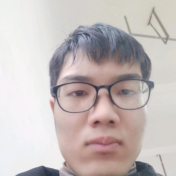 单身和中心的照片