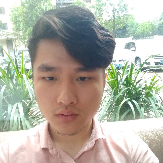 笑点低微笑的照片