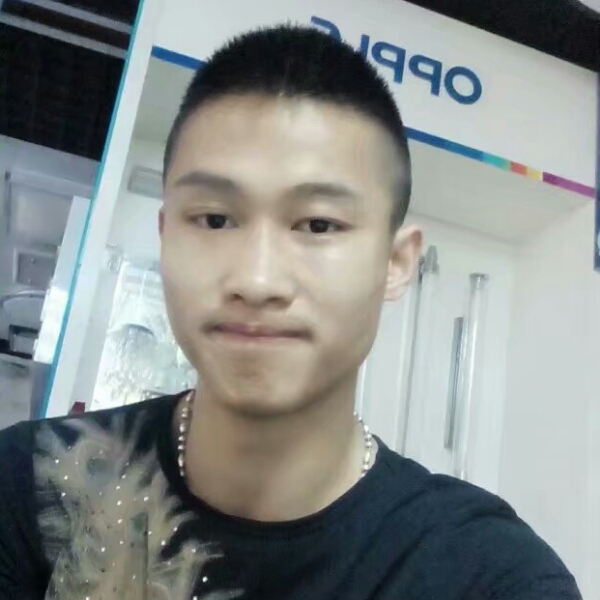 锦瑟那魁梧的照片