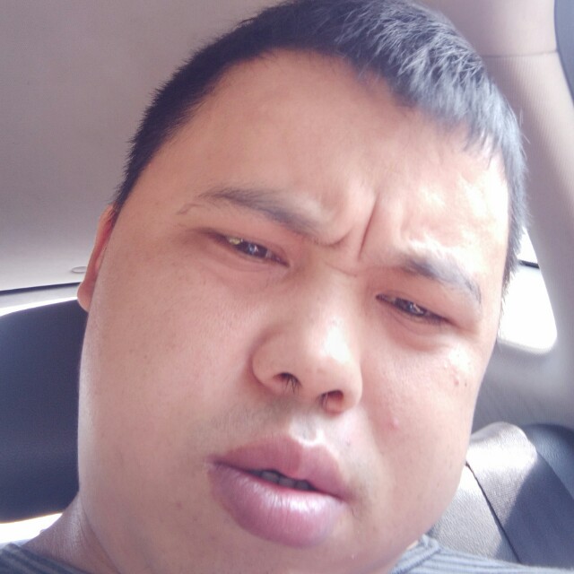 小伙方沉静的照片