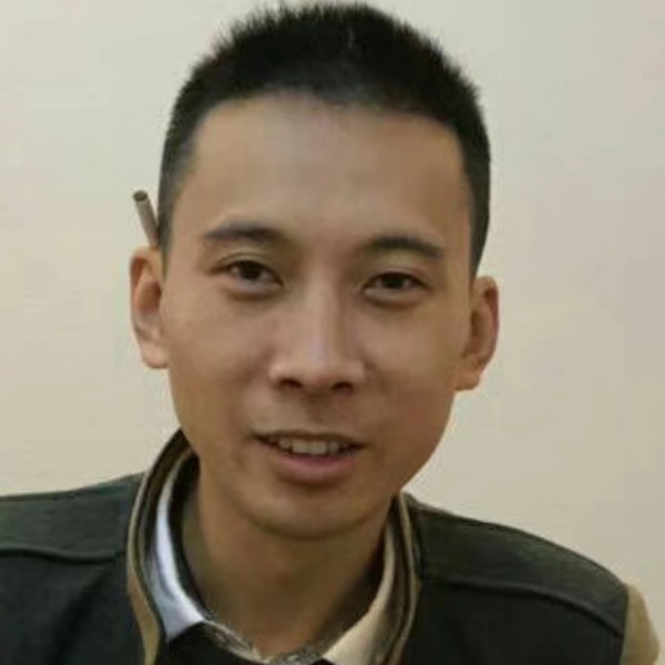 谁深拥皮带的照片