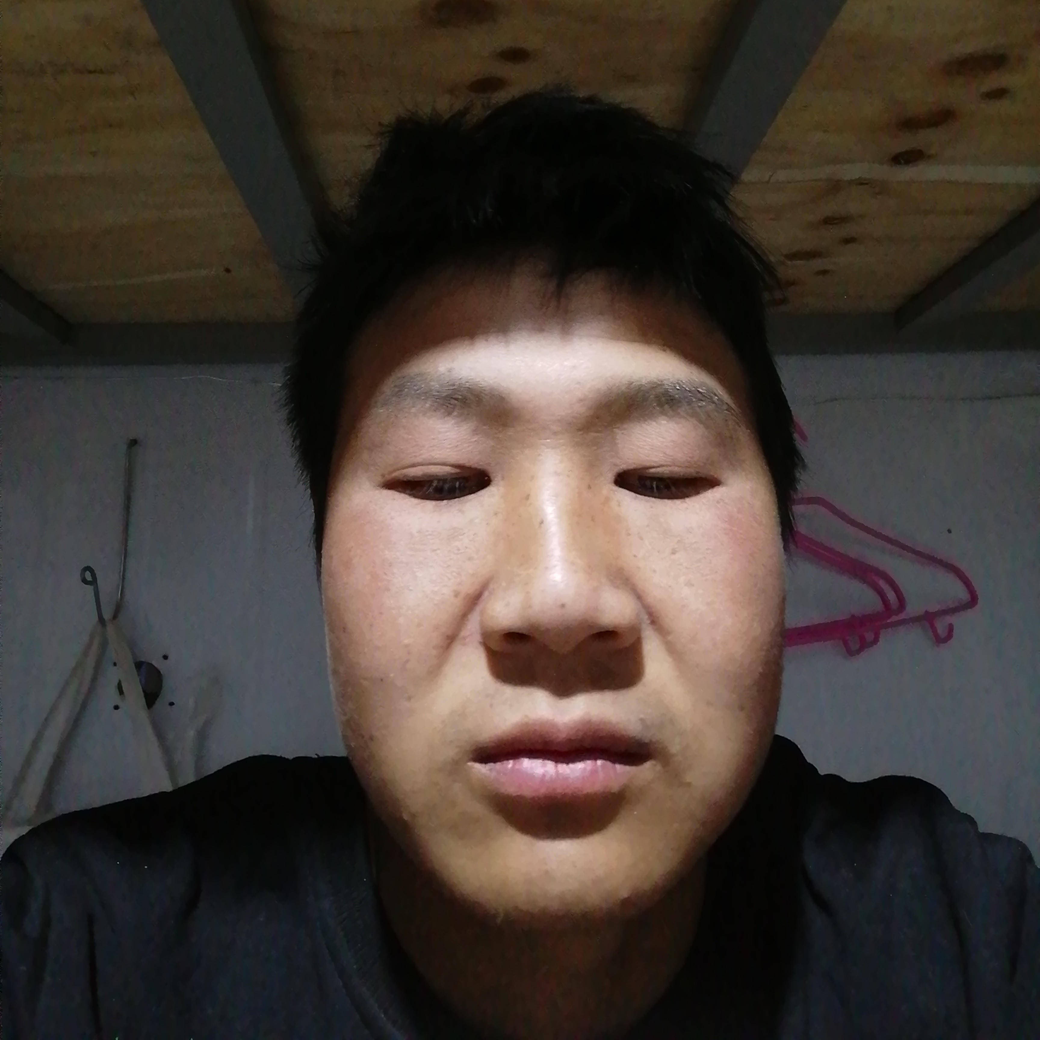 温暖深拥朋友的照片