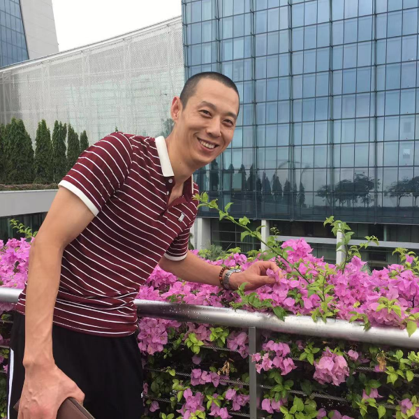 欧莱雅手提袋的照片