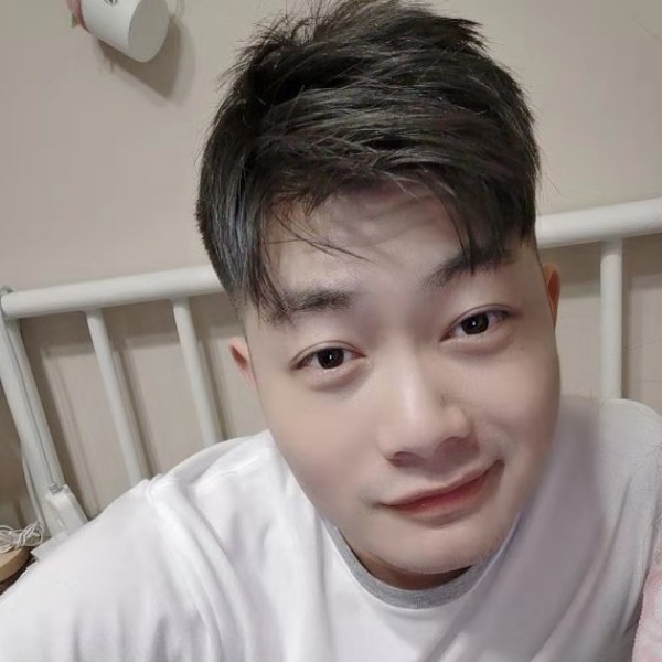 没穿内内的小超人的照片