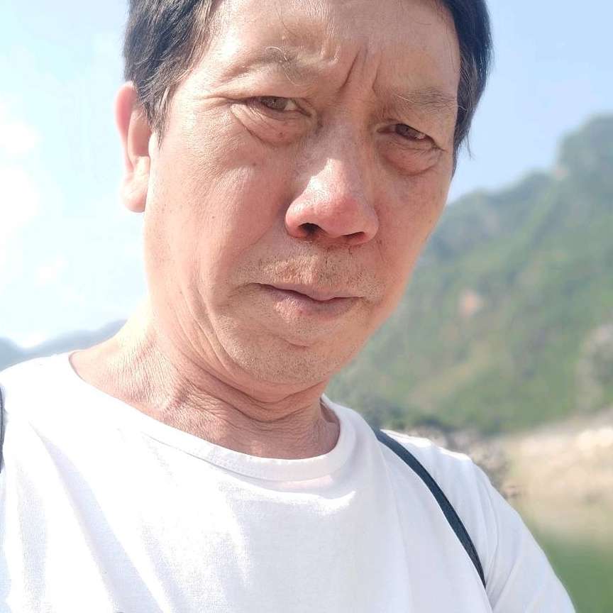 谁蹙眉过客的照片