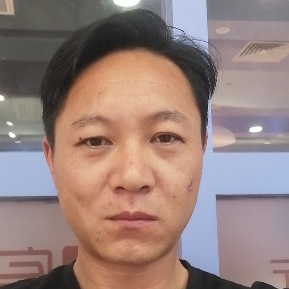 平湖愿稳重的照片