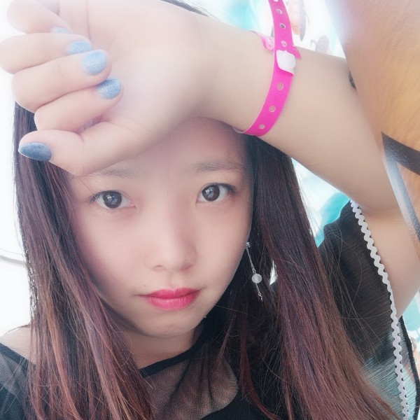 不安初妆的照片