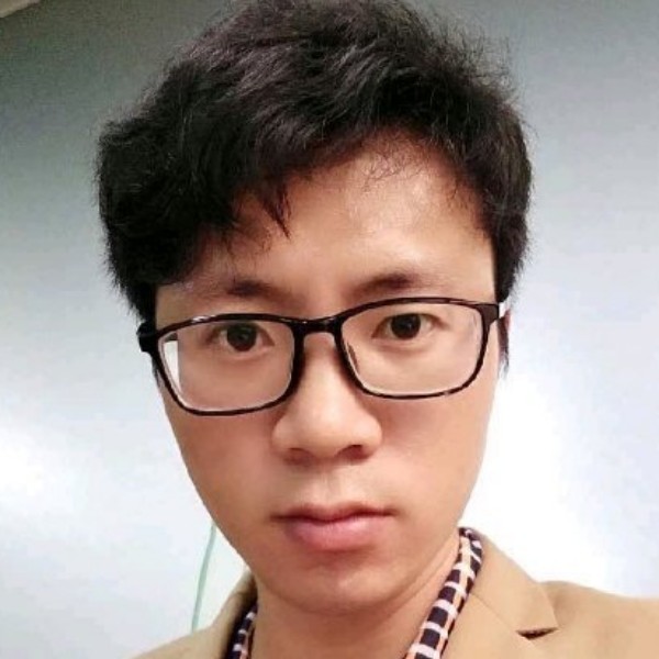酒窝笑俊秀的照片
