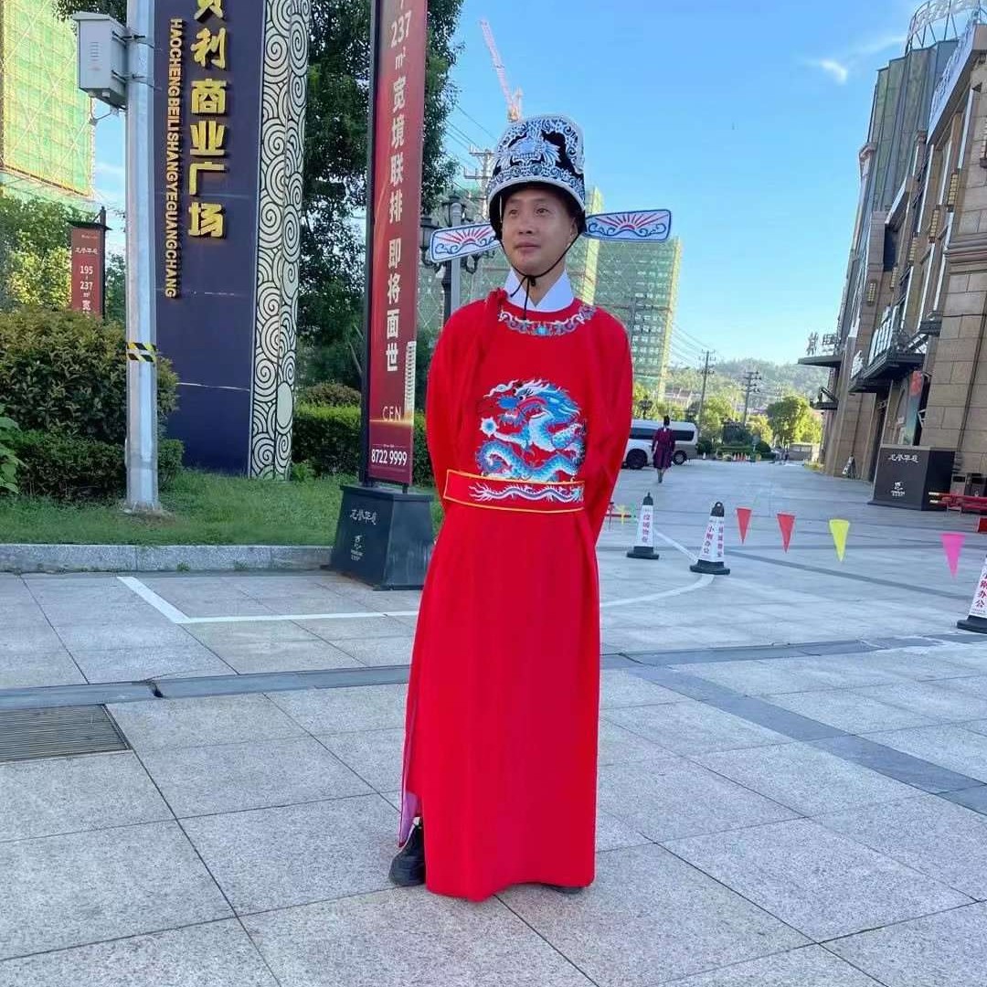 白猫的拼搏的照片