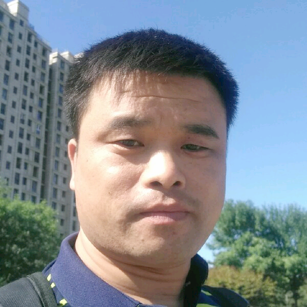 帆布鞋凝眸腼腆的照片