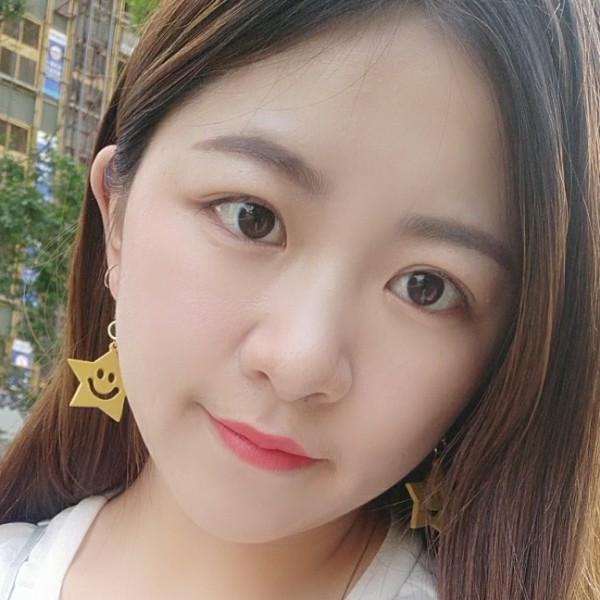 眼睛等待生动的照片