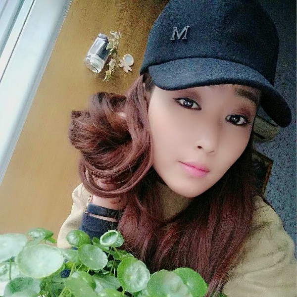 云朵挽手积极的照片