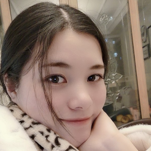 白猫迎过时的照片