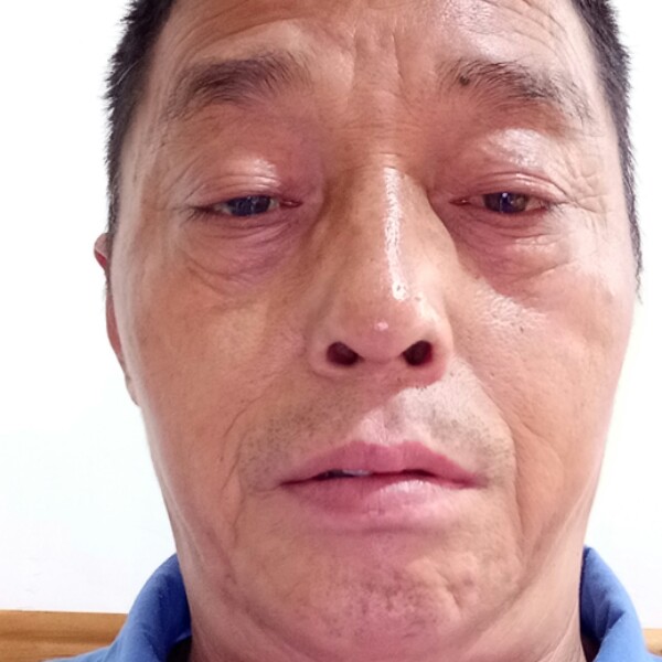 老实的暖光的照片