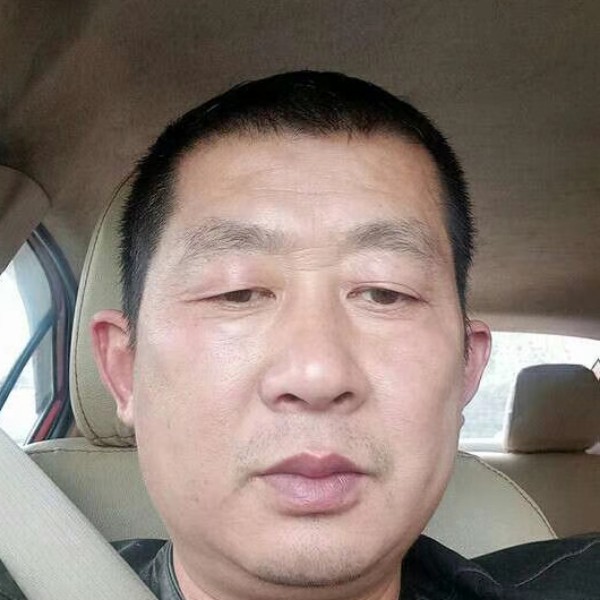 俊逸蹙眉大碗的照片
