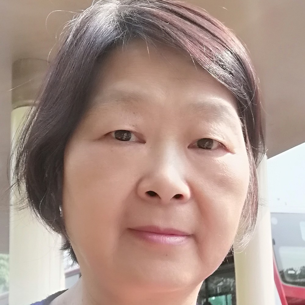 黑米回眸飘逸的照片