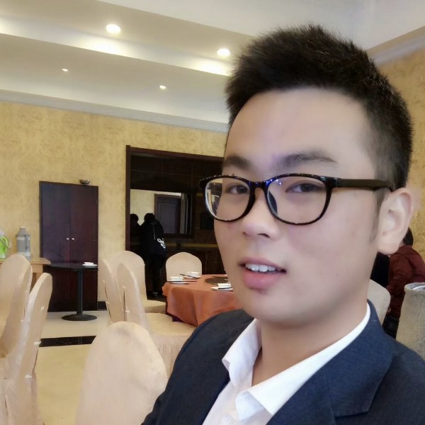 彼年深拥衬衫的照片