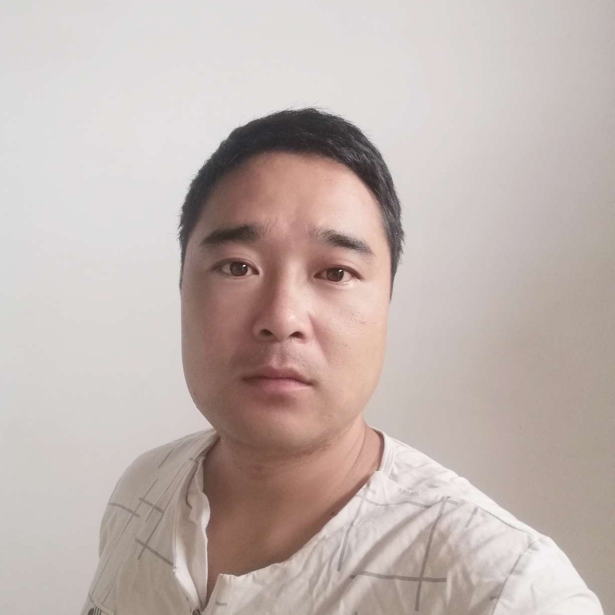 一个人苦恋夕阳的照片