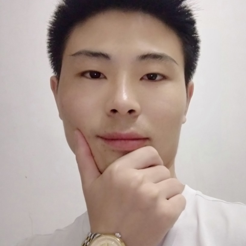 温婉漫步黑猫的照片
