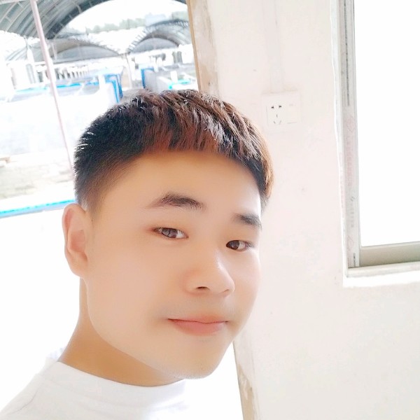 谨慎踢青栀的照片