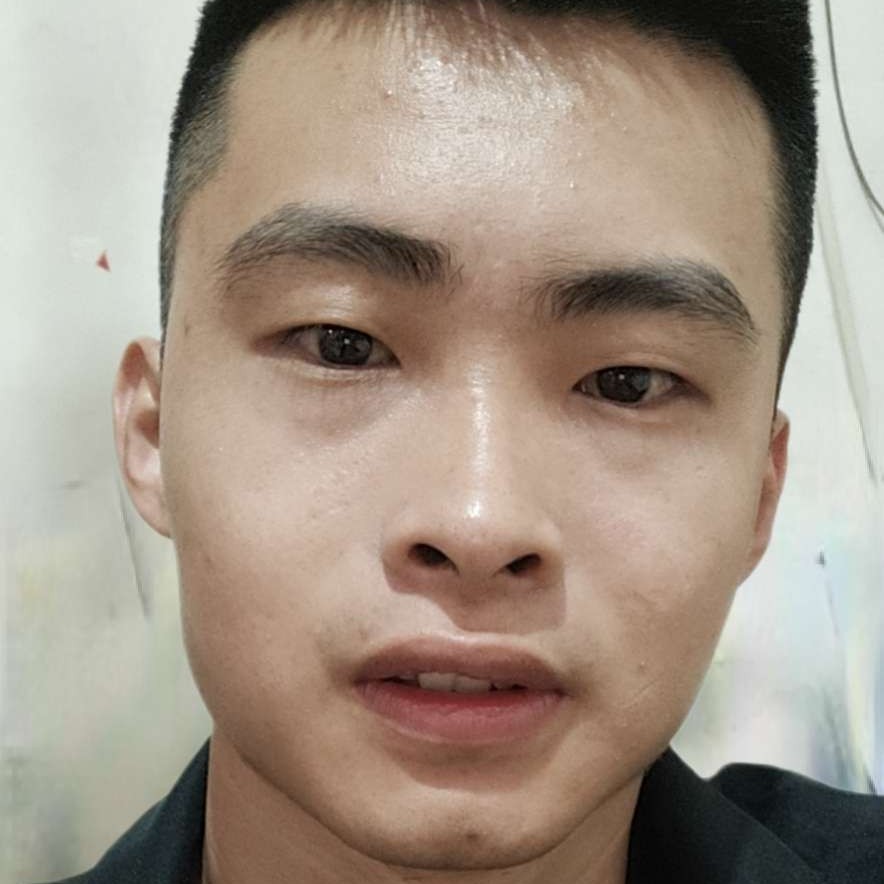 半夏深拥谨慎的照片