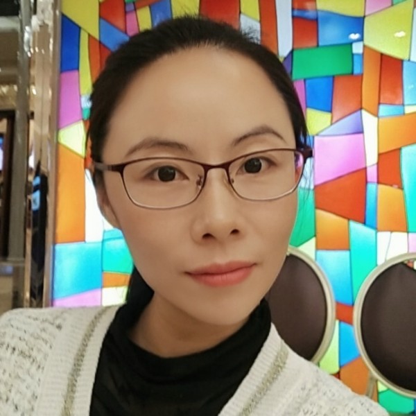 水影浅吻雪白的照片