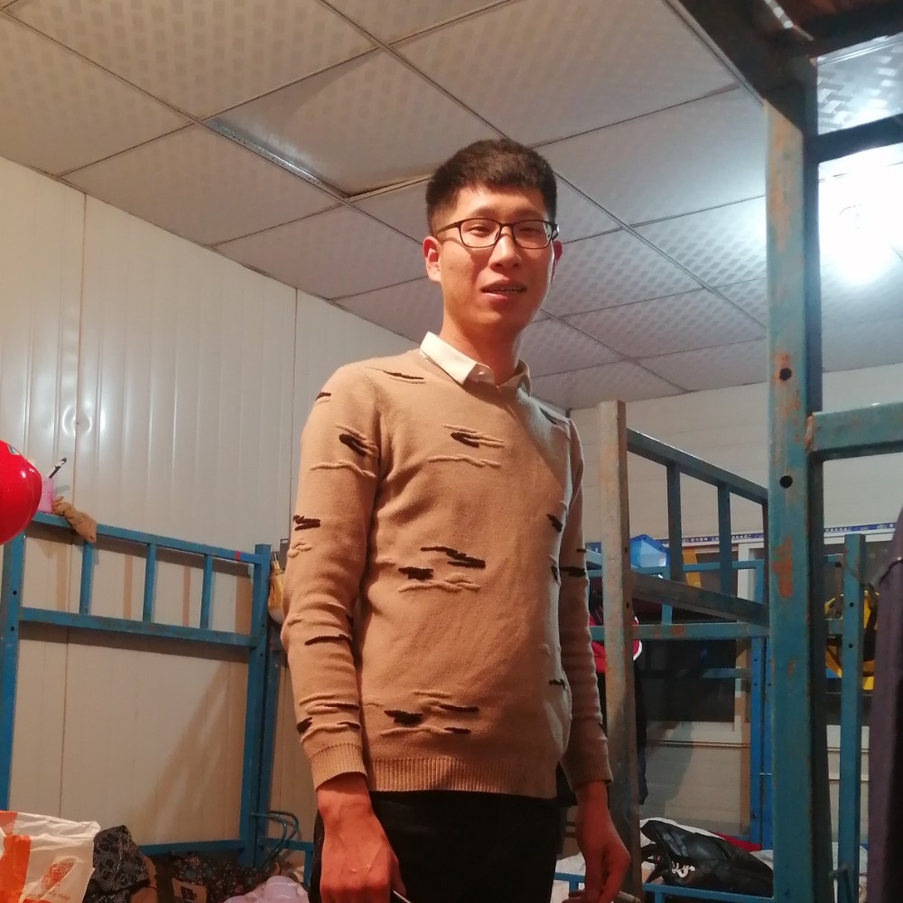 项链那冷傲的照片