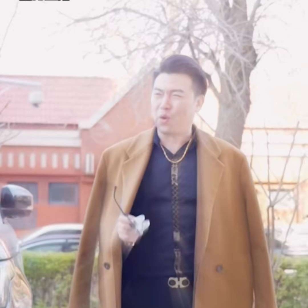 犀牛回首听话的照片