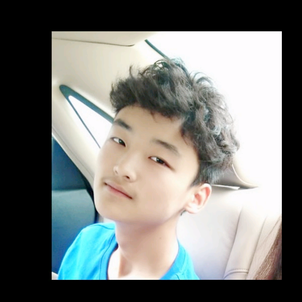 小王骑摩托的照片