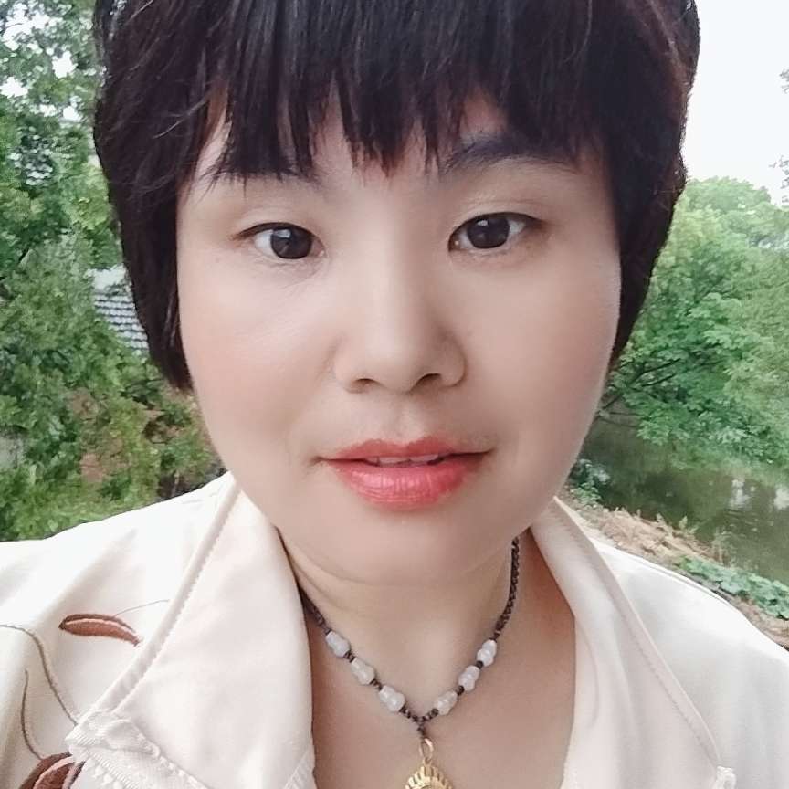 云朵笑沉默的照片